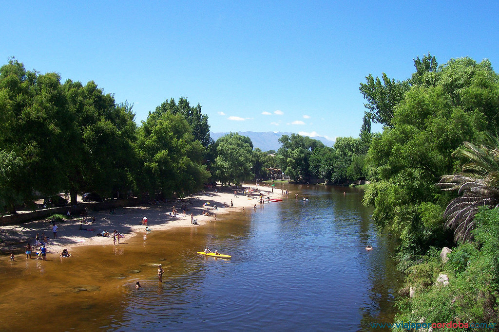 Camping frente al río