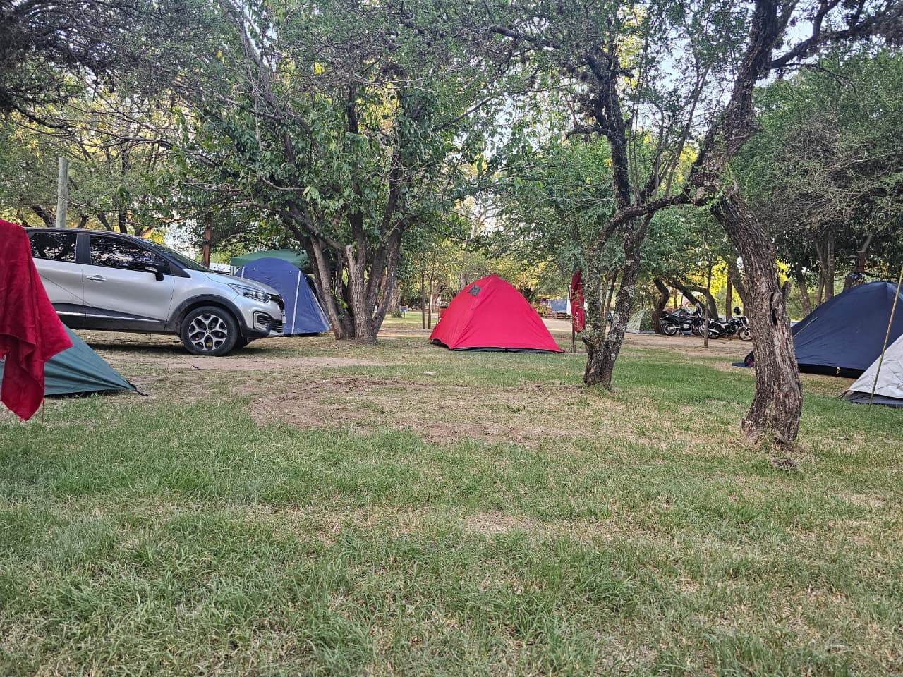 Camping frente al río