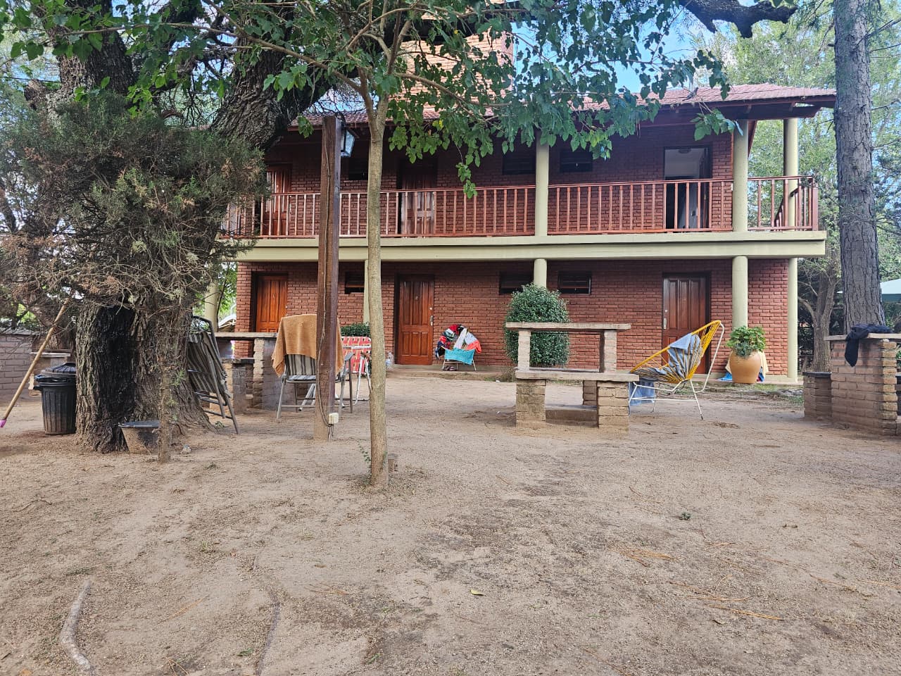 Camping frente al río
